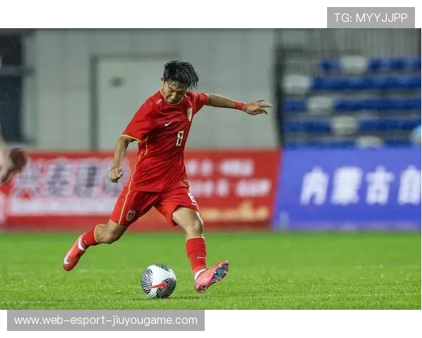 国足新星连突两人，助攻队友完成破门